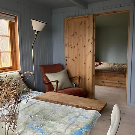 Old Fashion Cabin 10 Minutes From With Spectacular View!