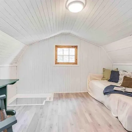 Old Fashion Cabin 10 Minutes From With Spectacular View! Holiday home *